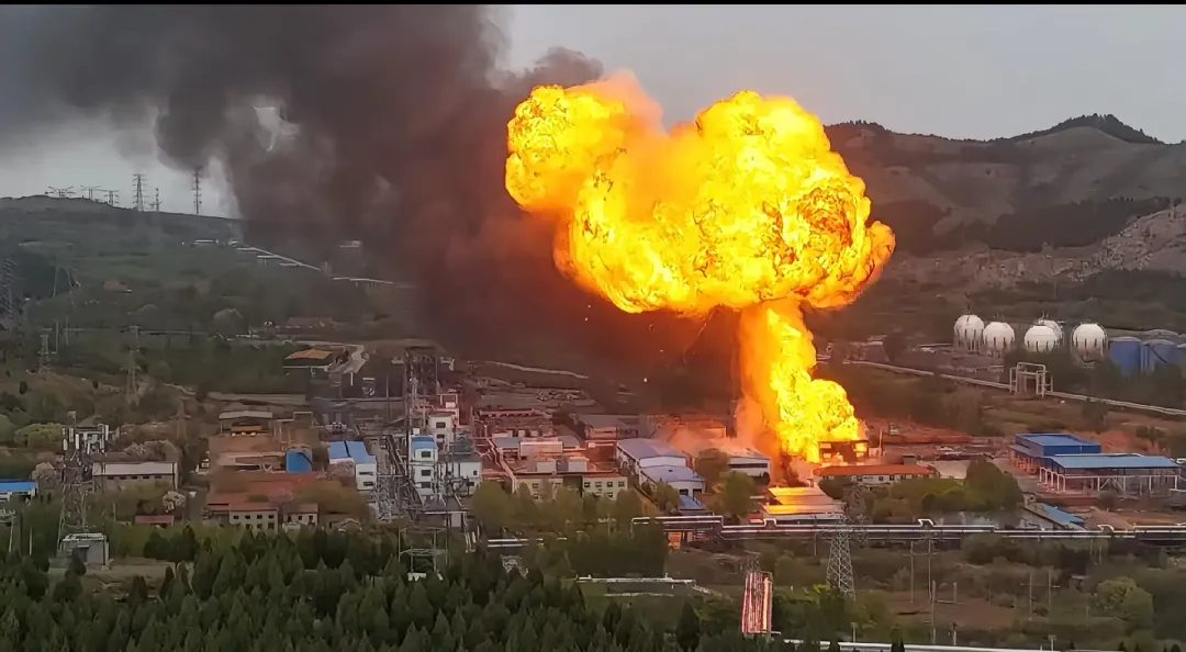 现场火球腾空！淄博一化工厂爆炸，官方证实